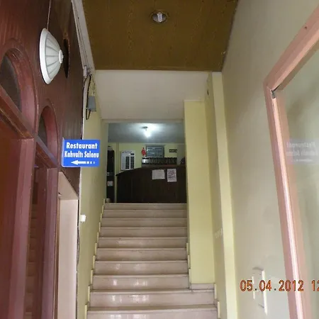 Hotel Zelve 3*